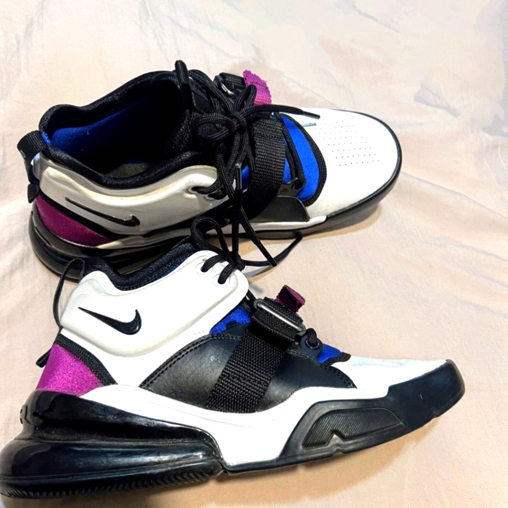Nike Air Force ones 270s